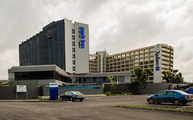 Radisson Blu Okoume Palace Hotel,  5*
